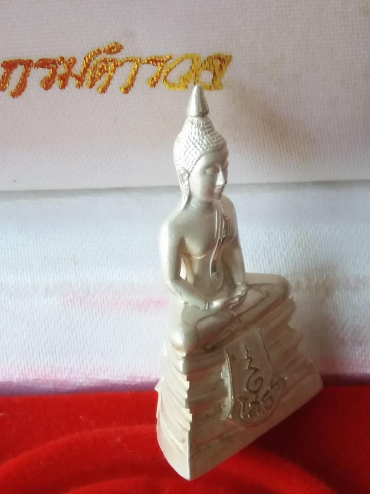 รูปหล่อหลวงพ่อโสธร 80 ปี กรมตำรวจ เนื้อเงินขัดเงา