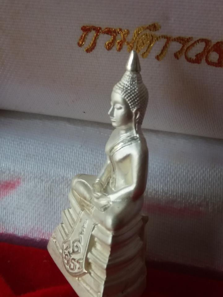 รูปหล่อหลวงพ่อโสธร 80 ปี กรมตำรวจ เนื้อเงินขัดเงา