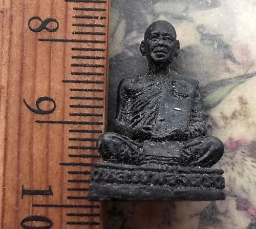 วัดใจเริ่ม 10 บาท กับ รูปเหมือนเนื้อเรซิ่น หลวงพ่อจิตร วัดโคกสว่าง นครราชสีมา …AR198