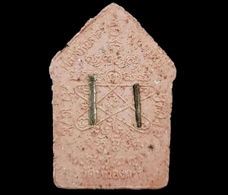 ขุนแผนผ้าป่าปี 46 ผงพรายกุมารเนื้อว่านสบู่เลือดหลังตะกรุดเงินคู่ พิมพ์ใหญ่บล็อคแรก