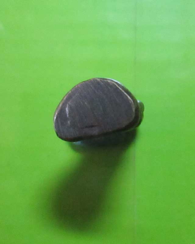 หลวงพ่อเงิน บางคลาน รุ่นปืนแตก แจกแม่ครัว . ปี พ.ศ.๒๕๒๘ (2.)