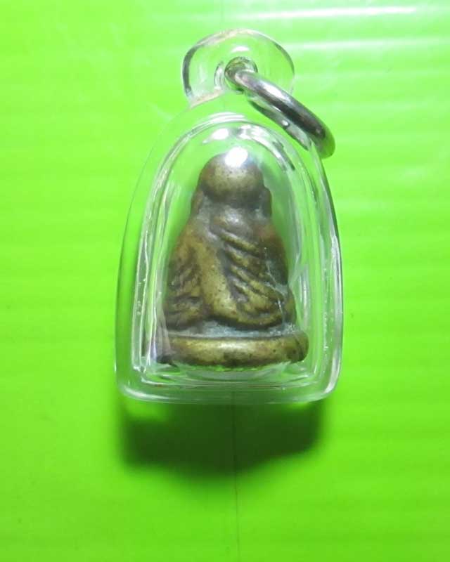 หลวงพ่อเงิน บางคลาน รุ่นปืนแตก แจกแม่ครัว . ปี พ.ศ.๒๕๒๘ (3.)