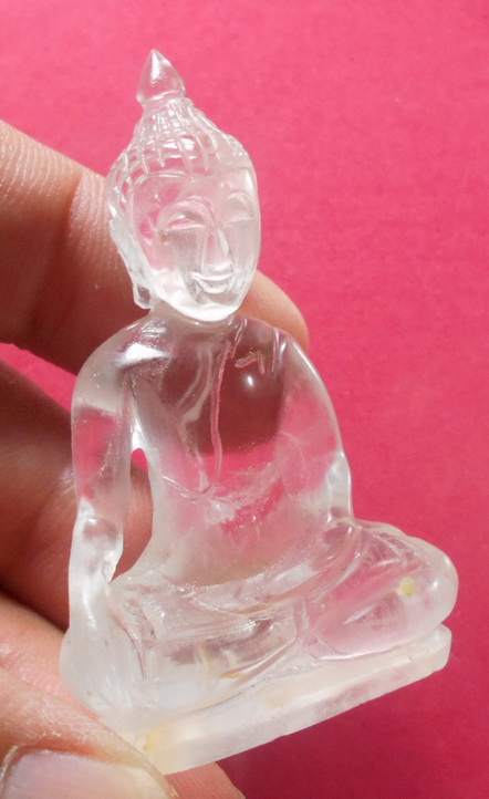 พระพุทธรูป แกะจากหินแก้ว สีขาว สวยครับ