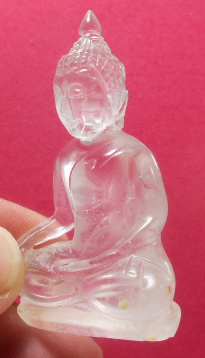 พระพุทธรูป แกะจากหินแก้ว สีขาว สวยครับ