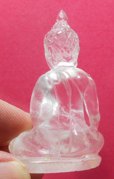 พระพุทธรูป แกะจากหินแก้ว สีขาว สวยครับ