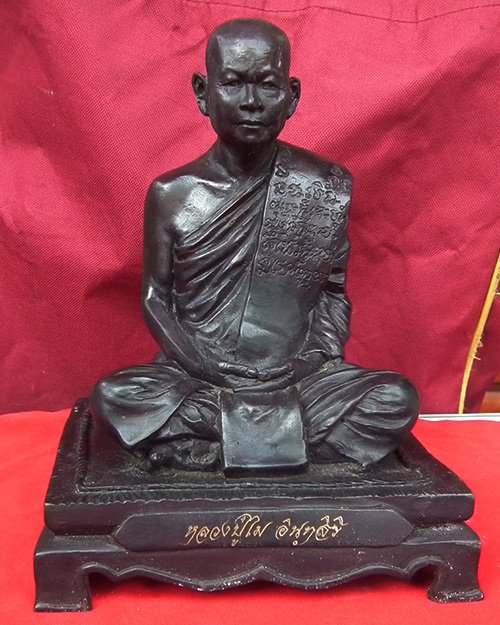 พระบูชารุ่นแรก หลวงปู่ไม อินทสิริ ขนาดหน้าตัก ๕ นิ้ว ปี.๒๕๕๕