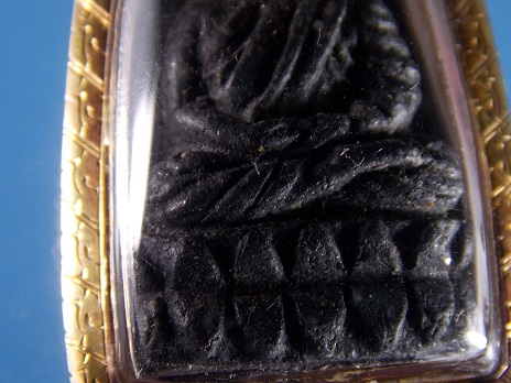 หลวงปู่ทวด วัดช้างให้ เนื้อว่าน นิยม พิมพ์ใหญ่ หน้าใหญ่ ปี24 เลี่ยมทอง