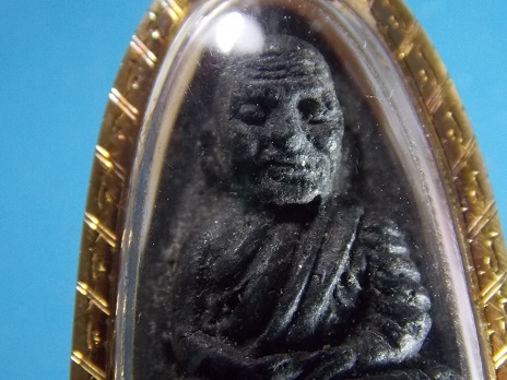 หลวงปู่ทวด วัดช้างให้ เนื้อว่าน นิยม พิมพ์ใหญ่ หน้าใหญ่ ปี24 เลี่ยมทอง