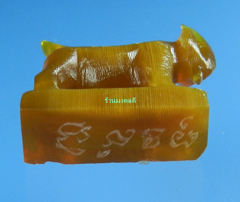 แพะมหาเสน่ห์ แกะจากเขาควาย สีน้ำผึ้งเข้ม สวยคลาสิค หลวงพ่อสิน วัดละหารใหญ่ (สภาพสวย) No.25