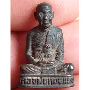 รูปหล่อ หลวงพ่อทองแถม วัดทองพุ่มพวง จ.สระบุรี