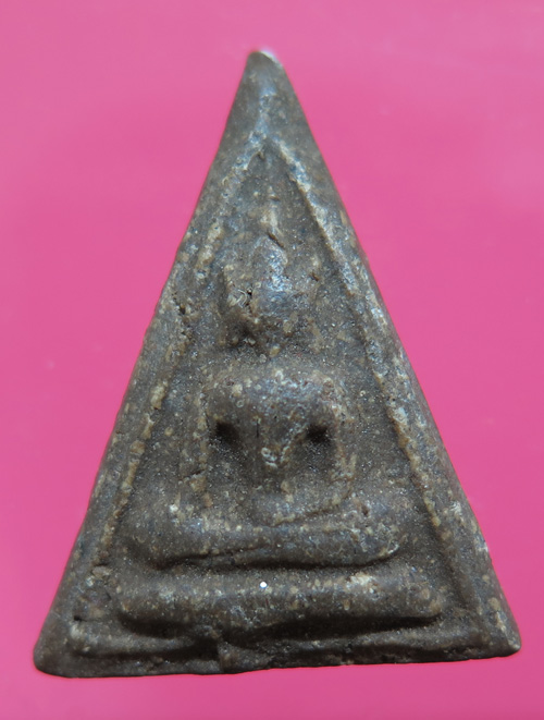 นางสามเหลี่ยมเนื้อผงน้ำมัน เสาร์ 5 หลวงพ่อกวย วัดโฆษิตาราม ชัยนาท