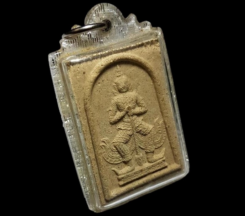 พระผงท้าวเวชสุวรรณ เนื้อผงพรายกุมาร หลังตะกรุดทองแดงสวยๆ หลวงพ่อสาคร วัดหนองกรับ ปี 48