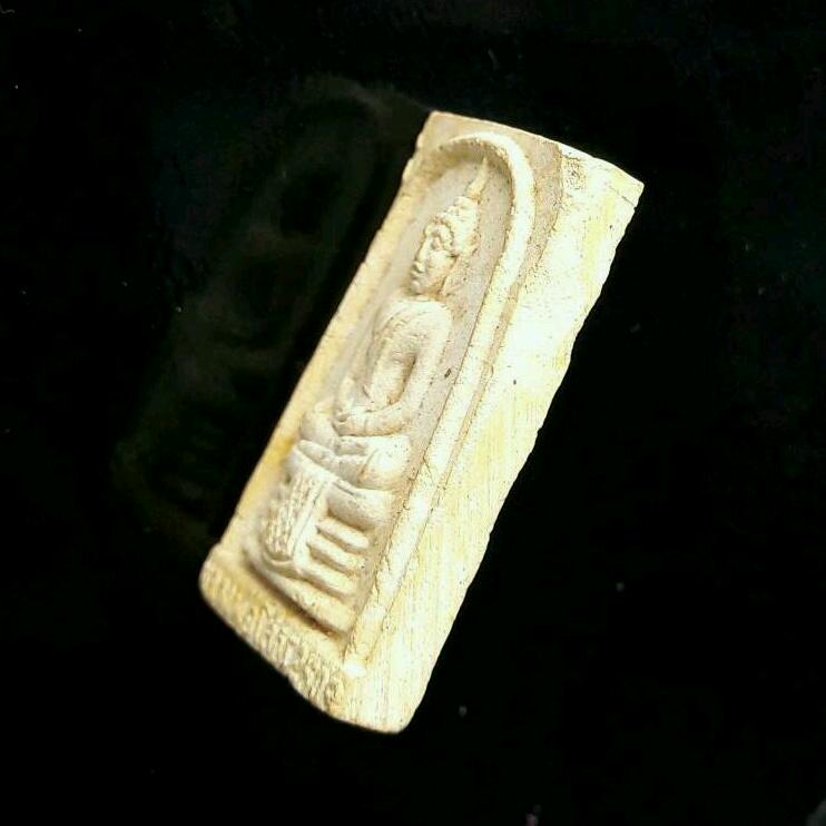 หลวงพ่อโสธร เนื้อผง ปี09