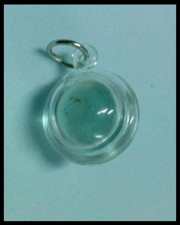 ลูกแก้วมณีรัตนะกลมเขียวอ่อน (ลูกแก้วสารพักนึก) หลวงพ่อฤาษีลิงดำ วัดท่าซุง (มีรูปยืนยัน)