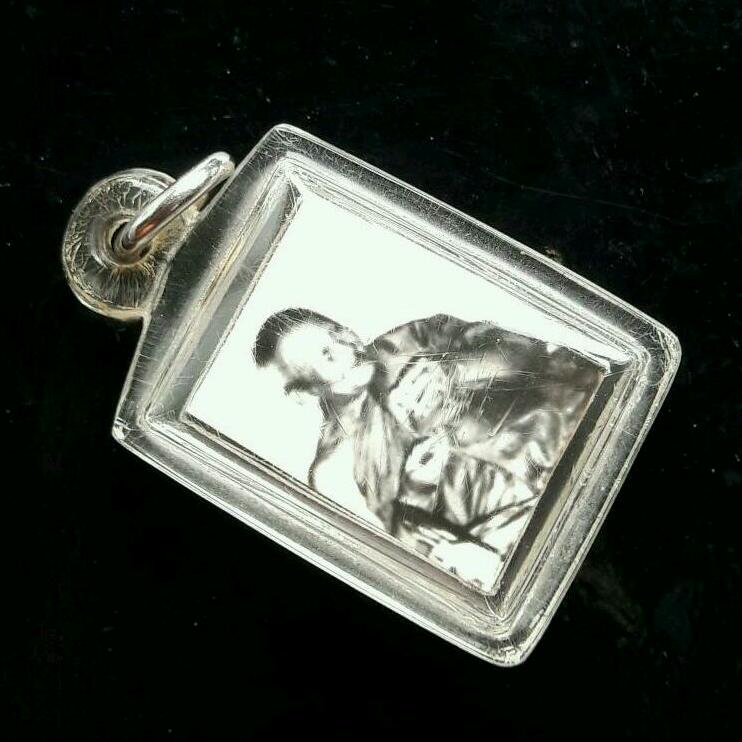 ภาพขาว-ดำ หลังจาร หลวงพ่อเปิ่น วัดบางพระ