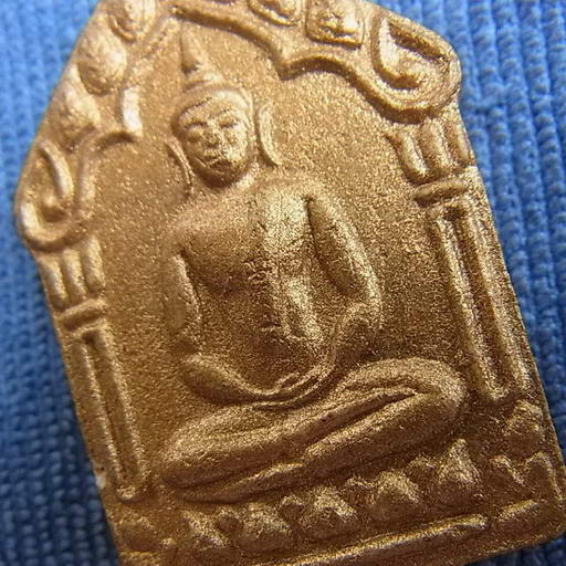 พระขุนแผนผ้าป่า พิมพ์ใหญ่ ปี 46 เนื้อขาวทาทอง หลังฝังตะกรุดทองแดงคู่ หลวงพ่อสาคร มนูญโญ วัดหนองกรับ 