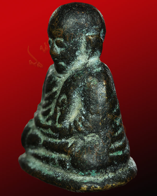 หลวงพ่อเงิน วัดบางคลาน จังหวัดพิจิตร รุ่นปืนแตก พิมพ์ไตรมาส  ตอกโค๊ต กรรมการ   ปี ๒๕๒๘ 