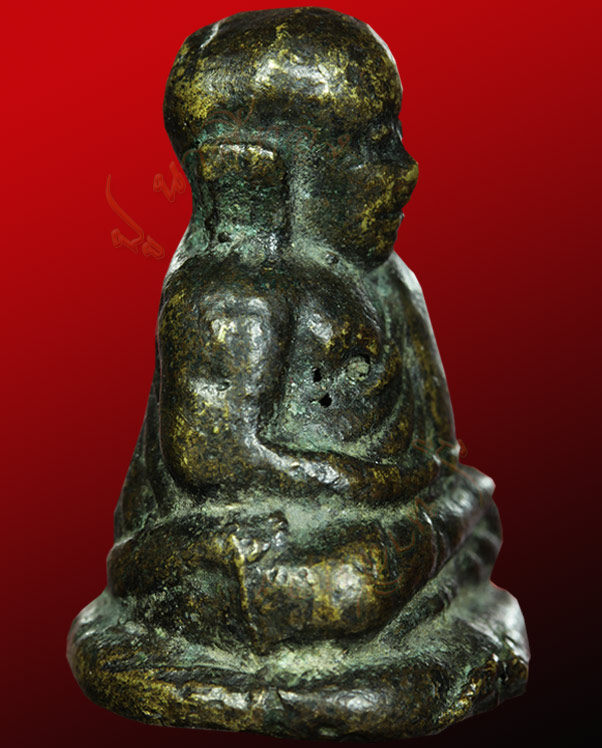 หลวงพ่อเงิน วัดบางคลาน จังหวัดพิจิตร รุ่นปืนแตก พิมพ์นิยมเศียรโต   ปี ๒๕๒๘ 