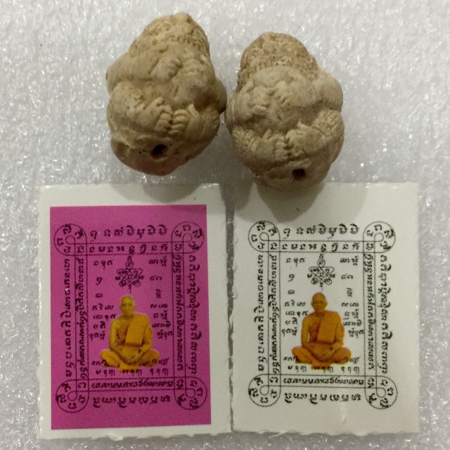 HA1# ลูกอมหนุมาน 3 ลูก เนื้อผงพรายกุมาร หลวงพ่อสาคร พร้อมรูปถ่ายหลวงพ่อสาคร ปี 2550 ออกวัดคลองน้ำแดง