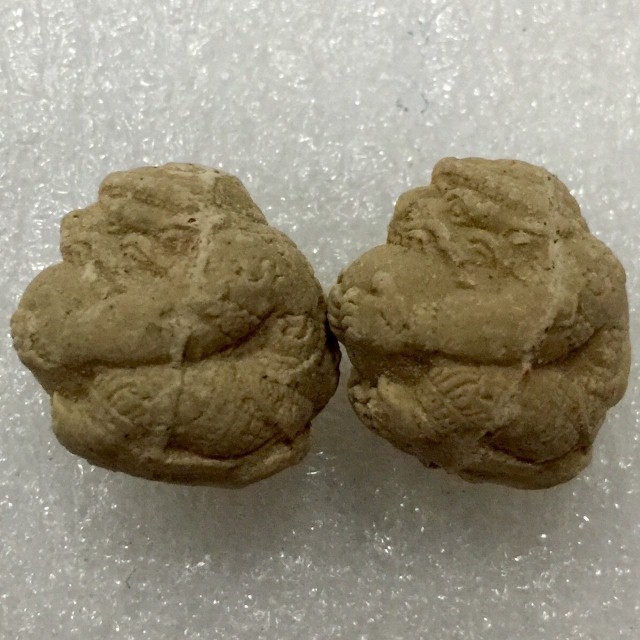 HA3# ลูกอมหนุมาน 3 ลูก เนื้อผงพรายกุมาร หลวงพ่อสาคร พร้อมรูปถ่ายหลวงพ่อสาคร ปี 2550 ออกวัดคลองน้ำแดง