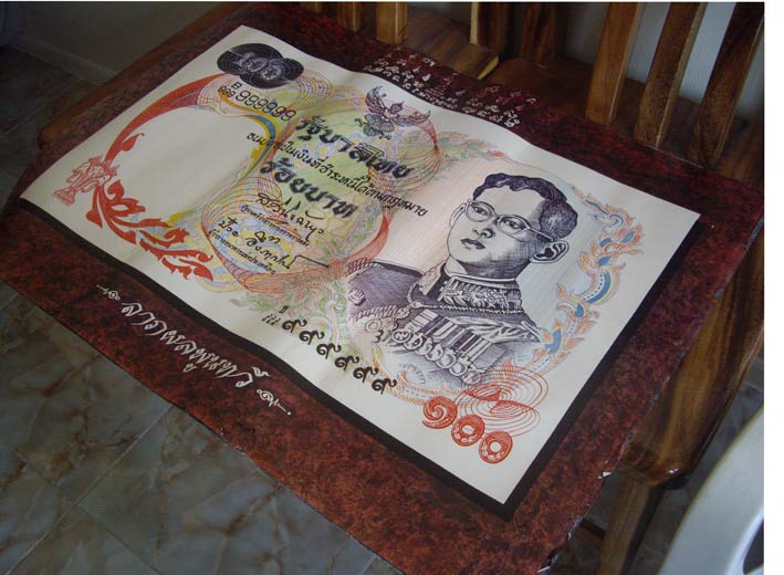 ภาพธนบัตรร้อยบาทเก่า ขนาด 20x28 นิ้ว จัมโบ้..รุ่นลาภผลพูนทวี กระดาษเริ่มกรอบ อายุไม่ต่ำกว่า 40 ปี..