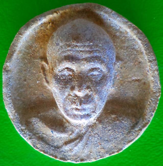 พระผงจันทร์ลอย หลวงปู่แผ้ว