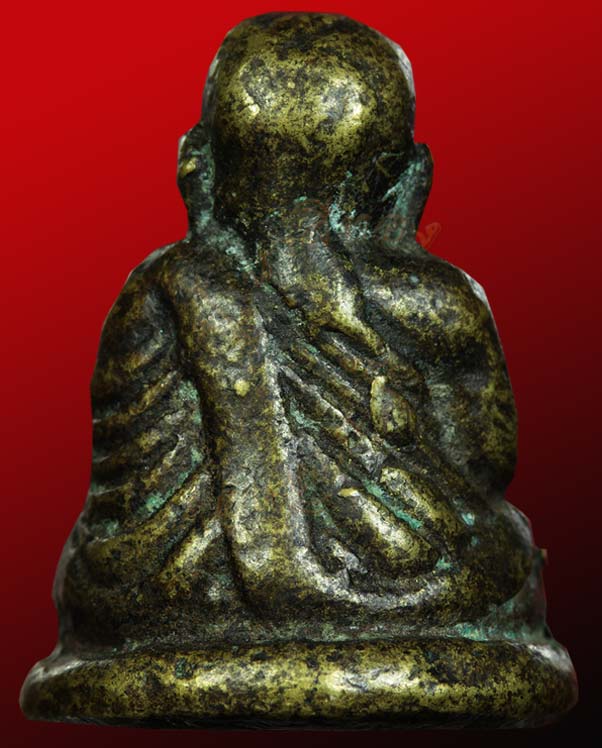 หลวงพ่อเงิน วัดบางคลาน จังหวัด พิจิตร รุ่นปืนแตก พิมพ์นิยมเศียรโต ปี ๒๕๒๘ (๓) 