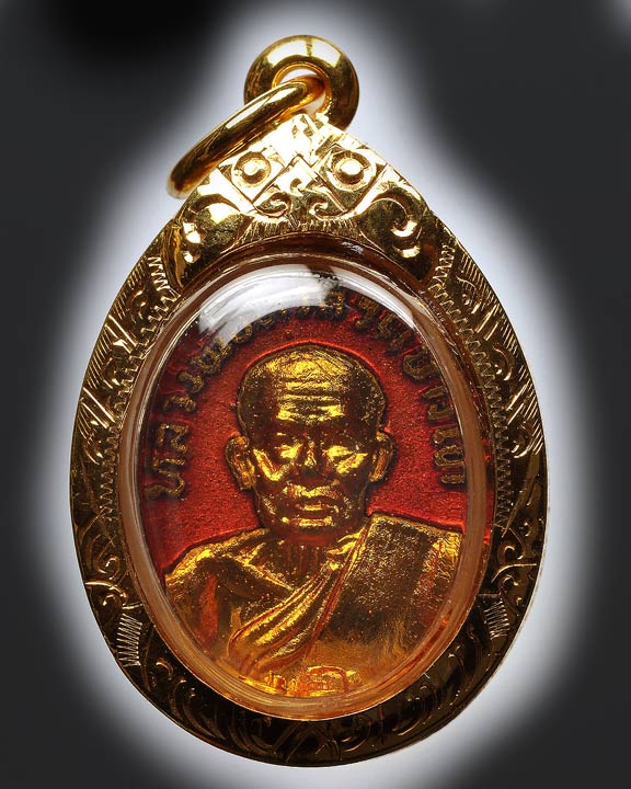 หลวงพ่อทวดเม็ดแตงเคลือบลงยาสีแดง2522 เลี่ยมกรอบทองพร้อมใช้ สวยมาก