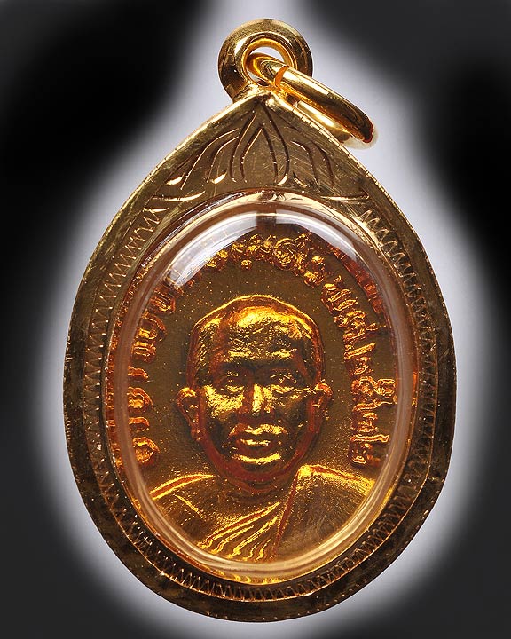 หลวงพ่อทวดเม็ดแตงเคลือบลงยาสีแดง2522 เลี่ยมกรอบทองพร้อมใช้ สวยมาก