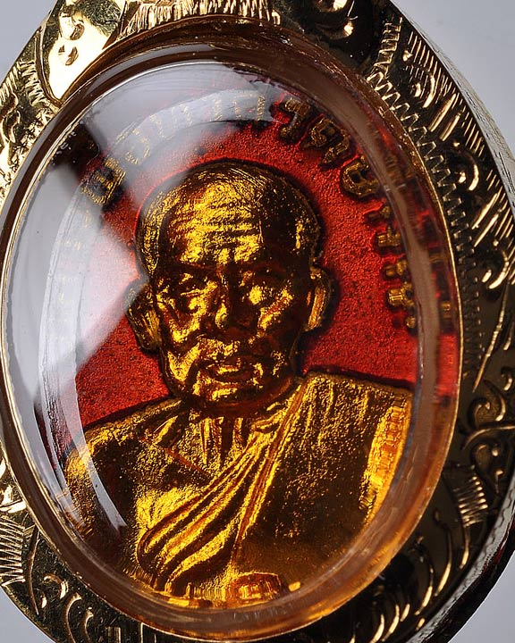 หลวงพ่อทวดเม็ดแตงเคลือบลงยาสีแดง2522 เลี่ยมกรอบทองพร้อมใช้ สวยมาก