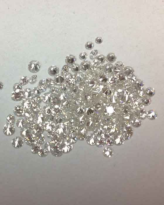 เพชรเบลเยี่ยม มีทุกไซด์ ตั้งแต่1ตังค์ ถึง3กะรัตมีน้ำให้เลือก ตั่งแต่ 94-99%  นำไปล้อมกรอบพระเชิญครับ