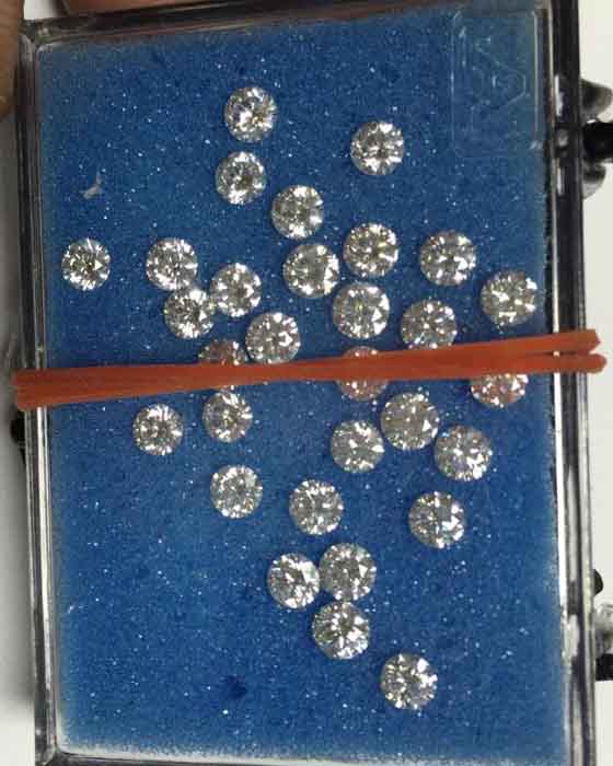 เพชรเบลเยี่ยม มีทุกไซด์ ตั้งแต่1ตังค์ ถึง3กะรัตมีน้ำให้เลือก ตั่งแต่ 94-99%  นำไปล้อมกรอบพระเชิญครับ