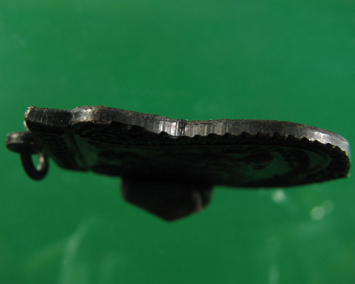 เคาะเดียวเหรียญ ล.ป.ทวด เลื่อนสมณศักดิ์ 2 49/53 ทองแดงรมดำ(บล็อกนิยมหูชิด)