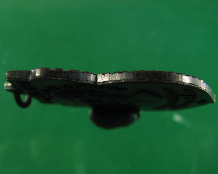 เคาะเดียวเหรียญ ล.ป.ทวด เลื่อนสมณศักดิ์ 2 49/53 ทองแดงรมดำ(บล็อกนิยมหูชิด)