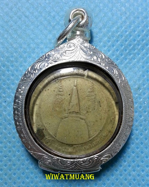 เหรียญกลมเล็กพ่อท่านคล้าย วาจาสิทธิ์ จ.นครศรีธรรมราช บล๊อคหูจุด ปี2505 เนื้ออัลปาก้าเลี่ยมตลับเงิน 