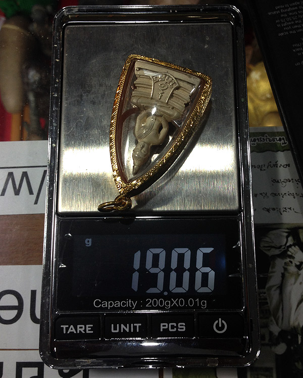 หลวงพ่อโสธร รุ่นประวัติศาสตร์ 80 ปี กรมตำรวจ เนื้อเงิน ขัดเงาบางส่วน ปี ๒๕๓๘ เลี่ยมทอง ไม่มีกล่อง