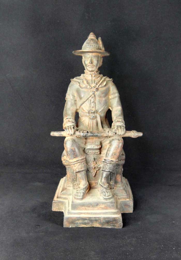 สมเด็จพระเจ้าตากสิน รูปหล่อบูชาสภาพสวยสมบูรณ์ ผิวหิ้งเดิม ๆ ขนาดบูชา หน้าตัก 4 นิ้ว ความสูง 10 นิ้ว 