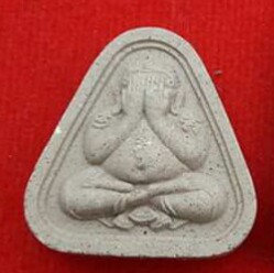 พระปิดตามหาโภคทรัพย์ เนื้อว่าน หลังฝังพลอย.   หลวงพ่อสาคร. วัดหนองกรับ.  