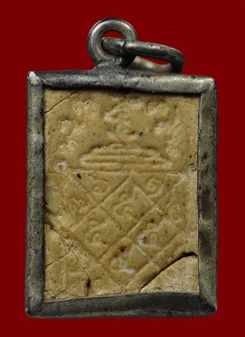 พระพุทธชินราชหลังยันต์หลวงปู่นาค ปี2466 เนื้อผงน้ำมัน วัดหัวหิน จ.ประจวบฯ มีเลี่ยมเก่าพร้อมห้อย