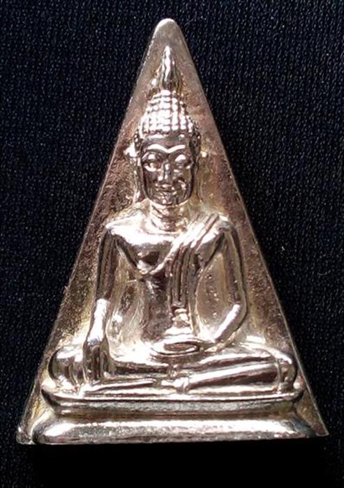 พระนางพญาหลังรูปเหมือนหลวงพ่อรวยเนื้อกะไหล่ทอง  ปี2539