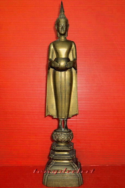 พระบูชาหลวงพ่อบ้านแหลม วัดเพชรสมุทรวรวิหาร สูง 11.5 นิ้วค่ะ