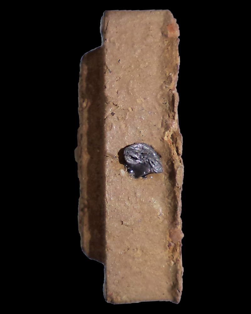 พระผงรูปเหมือนซุ้มระฆัง หลวงปู่ชื้น วัดญาณเสน ปี 2546 เนื้อดินเกาะยอ สร้าง108 องค์ พิเศษฐานฝังตะกรุด