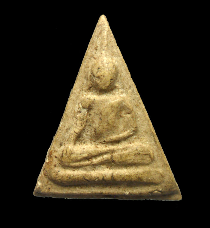 พระนางพญาชีโบ หลวงปู่เผือก วัดกิ่งแก้ว จ.สมุทรปราการ ปี2496 พิมพ์ฐานหมอน เนื้อผงพุทธคุณ