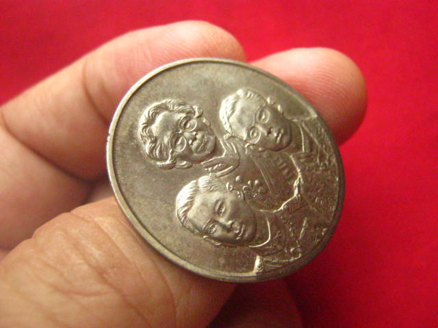 เหรียญเฉลิมพระเกียรติ สามสมเด็จ ปี 2542 บล็อกกษาปณ์ สวยคมชัด
