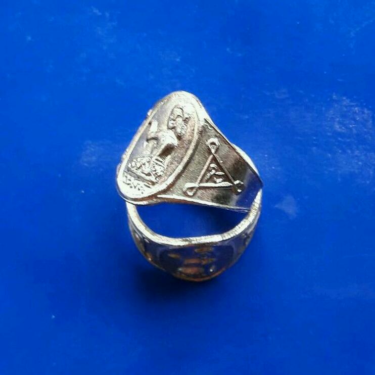 แหวนนางกวัก หลวงพ่อกวย