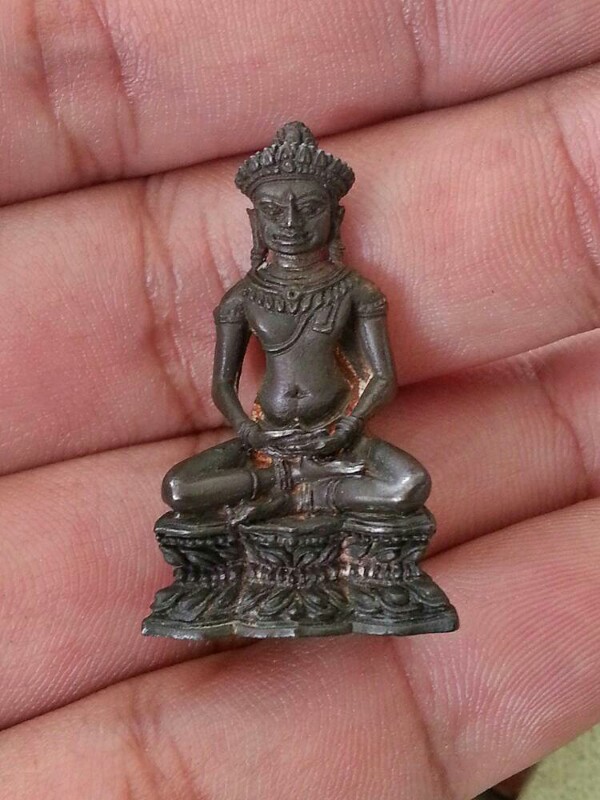 พระกริ่งจอมสุรินทร์ ปี 2513 เนื้อนวะ ก้นเงิน 