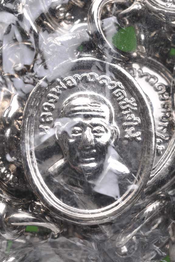 เหรียญเม็ดแตงชุบนิเกิ้ล หลวงพ่อทวด วัดช้างให้ ปัตตานี 1ถุง (100 เหรียญ) พร้อมใบคาถาและซองตราวัด