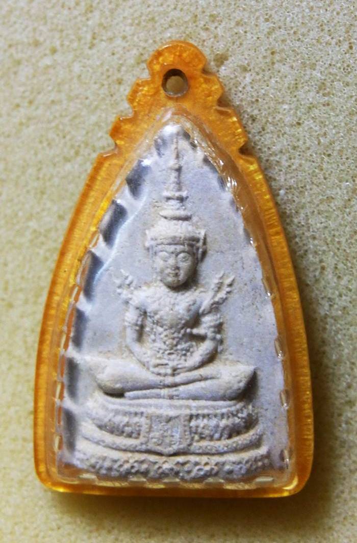 พระชุดไตรภาคีใหญ่พิมพ์พระแก้วมรกต 