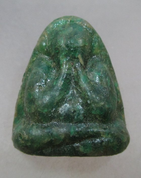20 บาท พระปิดตาหลังแบบ เนื้อพลอย ไม่ทราบที่ครับ
