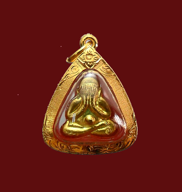 พระปิดตาหลังรูปเหมือน หลวงพ่อสาคร เนื้อปลอกลูกปืน ปี 49 พร้อ มเลี่ยมทองแท้สวยๆ